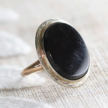 Load image into Gallery viewer, Classic oval onyx vintage ring in yellow and white gold