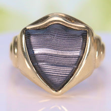 Load image into Gallery viewer, Vintage banded agate onyx shield shaped ring