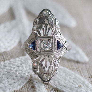 Sapphire and diamond plaque ring in 18k white gold