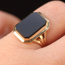 Load image into Gallery viewer, Vintage onyx ring in yellow gold