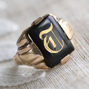 Vintage onyx letter T ring in yellow gold