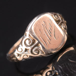 Vintage signet ring in rose gold from Manor Jewels