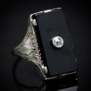 Vintage antique onyx ring in white gold