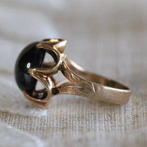 Vintage obsidian cabochon ring in yellow gold