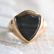 Load image into Gallery viewer, Vintage shield shaped banded agate (onyx family) ring in yellow gold