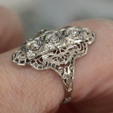 Load image into Gallery viewer, Vintage ring in white gold with diamonds