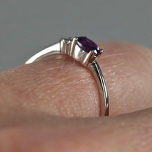 Load image into Gallery viewer, SPECIAL: Amethyst and diamond ring in white gold