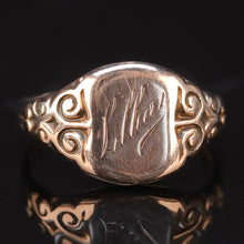 Load image into Gallery viewer, Vintage signet ring in rose gold from Manor Jewels