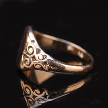 Load image into Gallery viewer, Vintage signet ring in rose gold from Manor Jewels