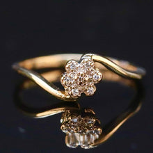 Load image into Gallery viewer, Vintage diamond ring in yellow gold from Manor Jewels