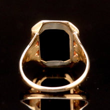 Load image into Gallery viewer, Vintage onyx ring in yellow gold