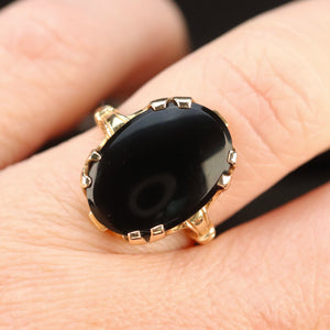 Oval black onyx vintage gold ring in yellow  gold by Manor Jewels