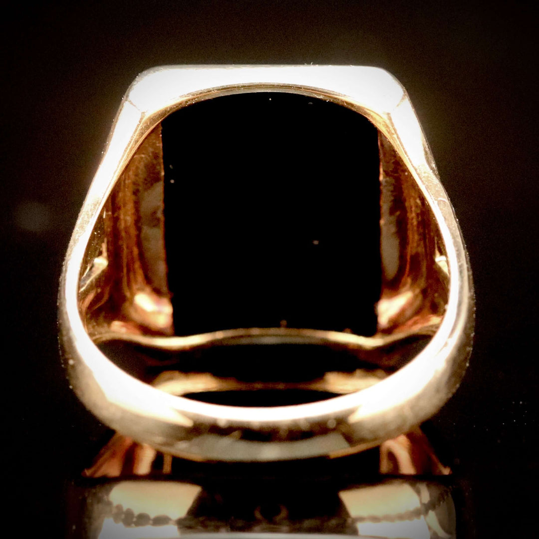 Vintage rectangular Onyx ring in yellow gold