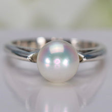 Load image into Gallery viewer, Vintage pearl ring in white gold from Manor Jewels