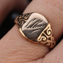 Load image into Gallery viewer, Vintage signet ring in rose gold from Manor Jewels