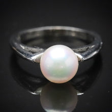 Load image into Gallery viewer, Vintage pearl ring in white gold from Manor Jewels