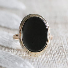 Load image into Gallery viewer, Classic oval onyx vintage ring in yellow and white gold