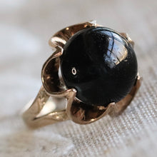 Load image into Gallery viewer, Vintage obsidian cabochon ring in yellow gold