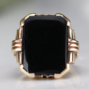 Heavy vintage onyx ring in yellow gold