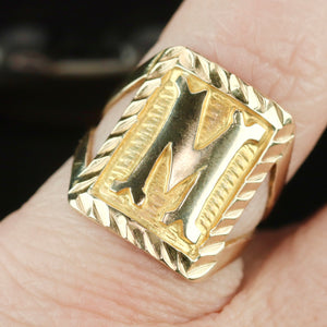 Vintage signet ring with letter M in yellow gold from Manor Jewels