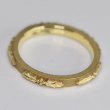 Load image into Gallery viewer, David Klass 18k yellow gold holly band