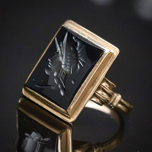 Vintage onyx intaglio ring in yellow gold