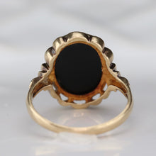 Load image into Gallery viewer, Classic onyx ring in yellow gold