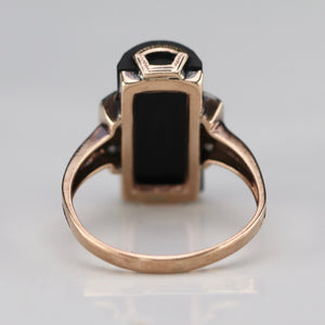 Barrel cut elegant onyx and diamond vintage ring in yellow gold from Manor Jewels