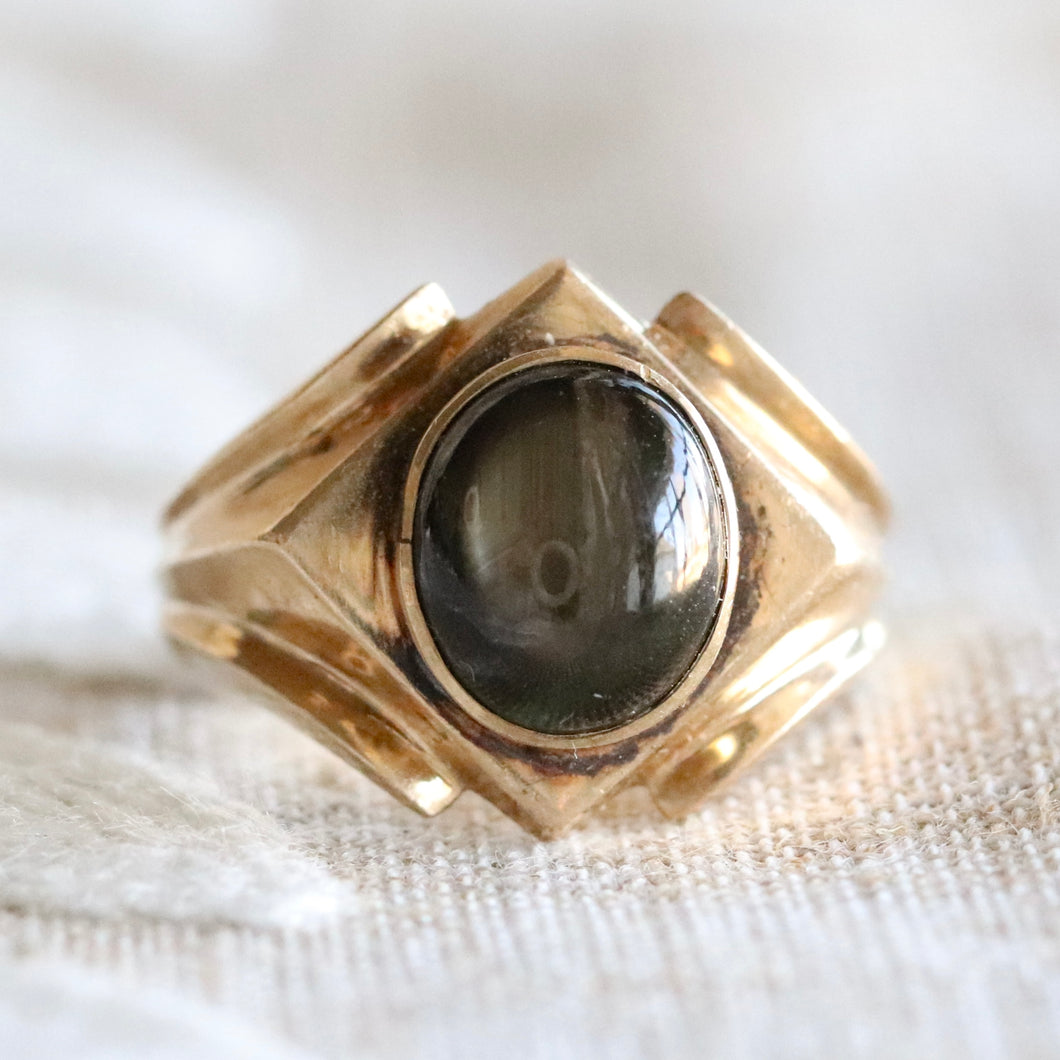 Heavy Vintage star sapphire ring in yellow gold