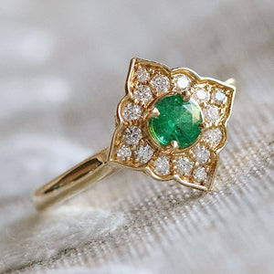 Emerald and diamond ring in 14k yellow gold