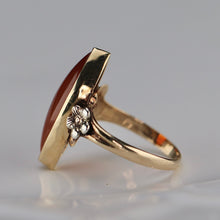 Load image into Gallery viewer, Vintage agate navette ring in yellow and white gold