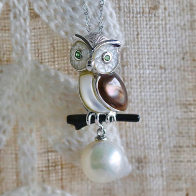 Mother of pearl Owl necklace/pin in 18k white gold