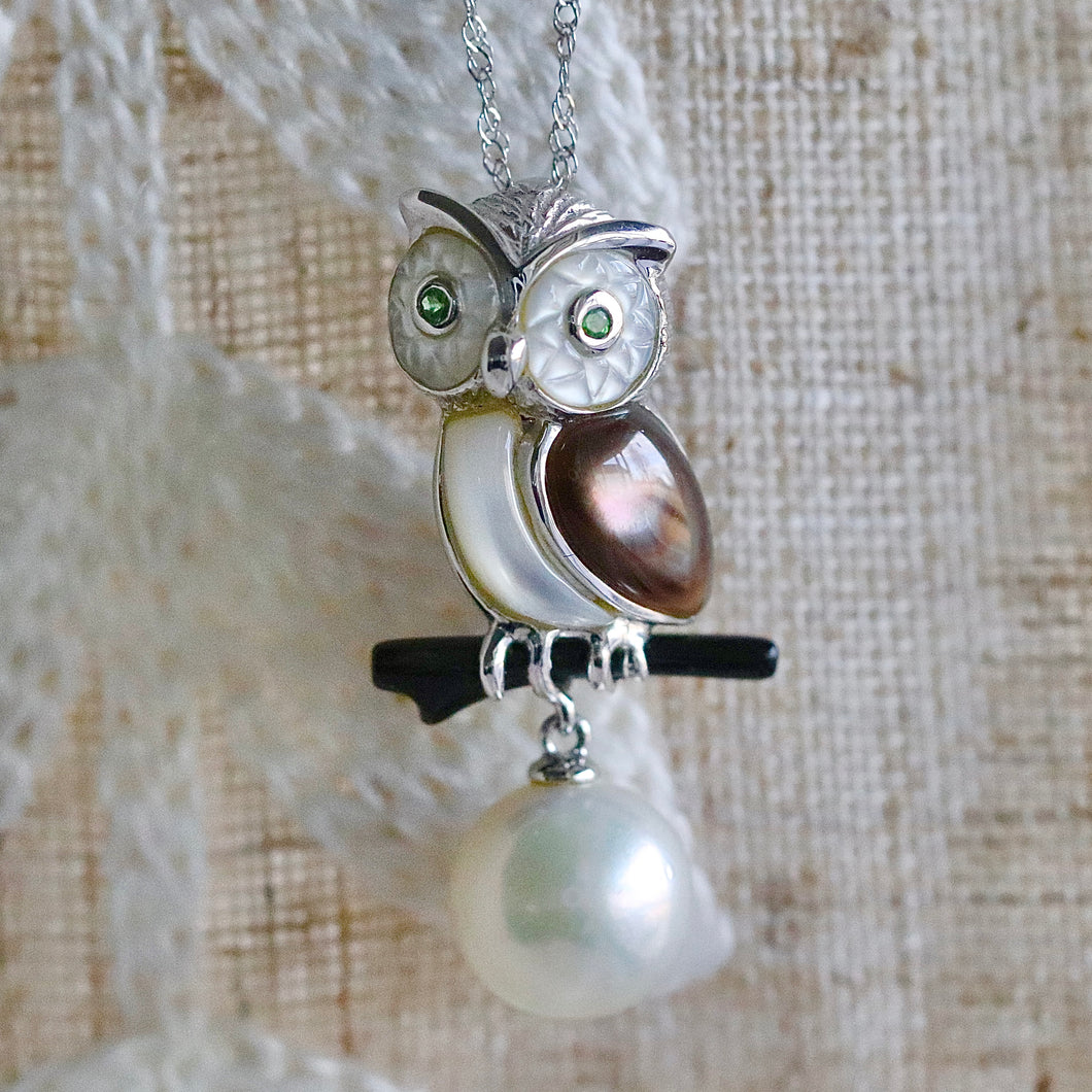 Mother of pearl Owl necklace/pin in 18k white gold