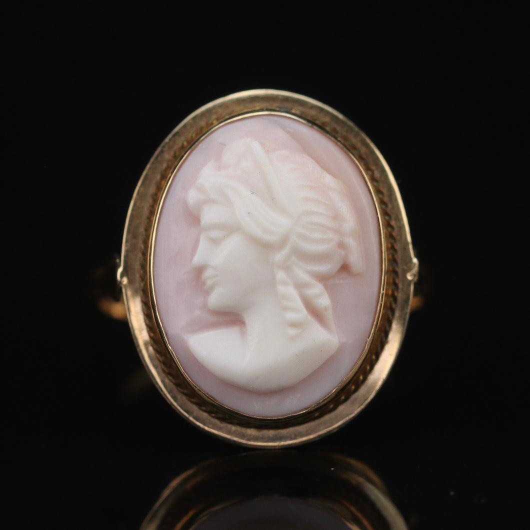 Vintage cameo ring in 14k yellow gold from Manor Jewels