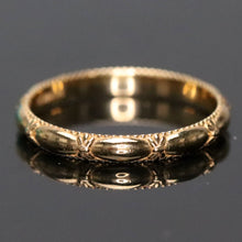 Load image into Gallery viewer, Vintage ring band patterned in 14k yellow gold