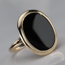 Load image into Gallery viewer, Classic onyx ring in yellow gold