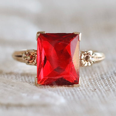 Vintage red paste ring in yellow gold