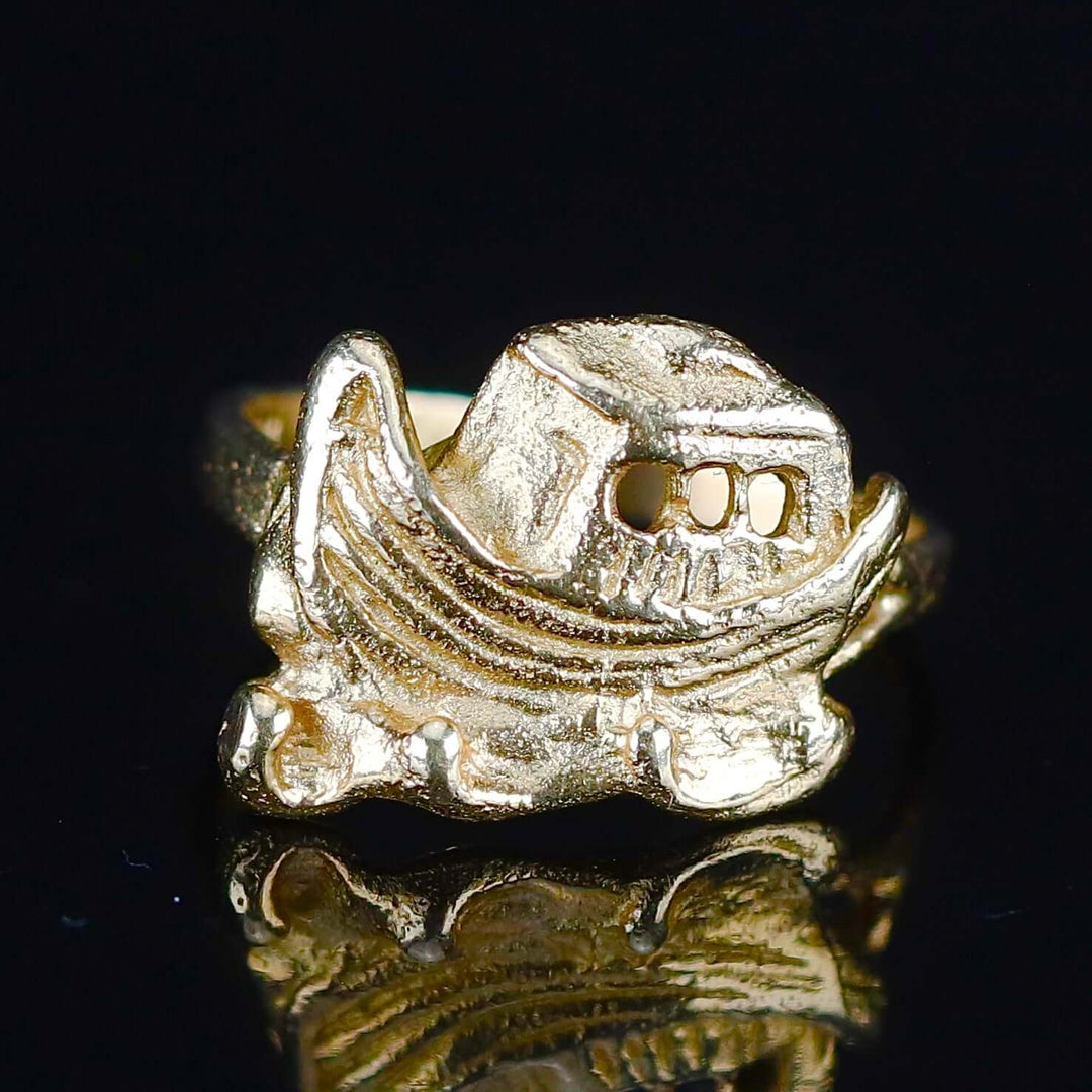 Noah’s Ark pinky ring in yellow gold