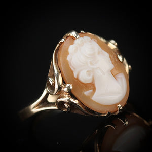 Vintage yellow gold cameo ring