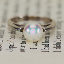 Load image into Gallery viewer, Vintage pearl ring in white gold from Manor Jewels