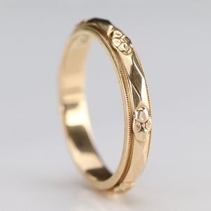 Vintage Art carved band in 14k yellow gold