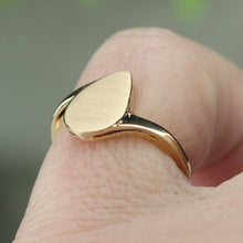 Load image into Gallery viewer, Vintage pear shaped signet ring in 14k yellow gold