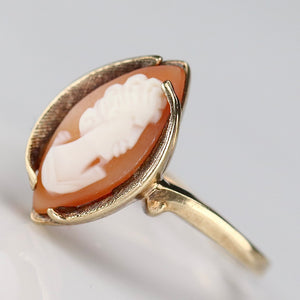 Vintage cameo ring in yellow gold