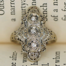 Load image into Gallery viewer, Vintage ring in white gold with diamonds