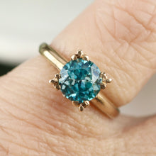 Load image into Gallery viewer, Vintage Blue zircon solitaire in yellow gold