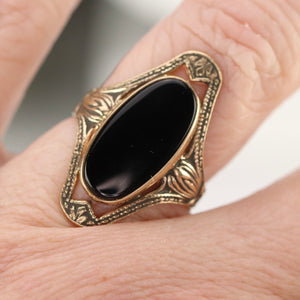 Classic onyx ring in a framed setting of yellow gold