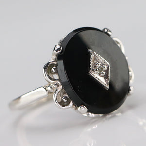 Vintage Onyx and diamond ring in white gold