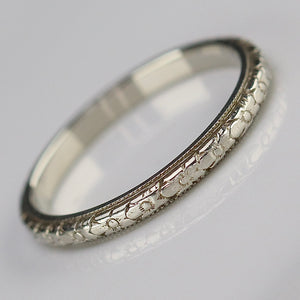 18k white gold orange blossom patterned band