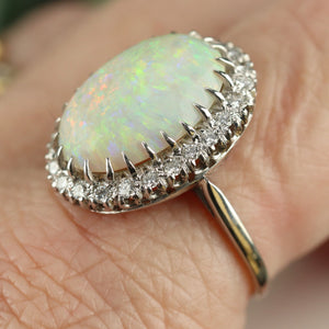 Magnificent vintage Opal and diamond ring in 14k white gold