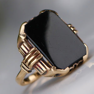 Heavy vintage onyx ring in yellow gold